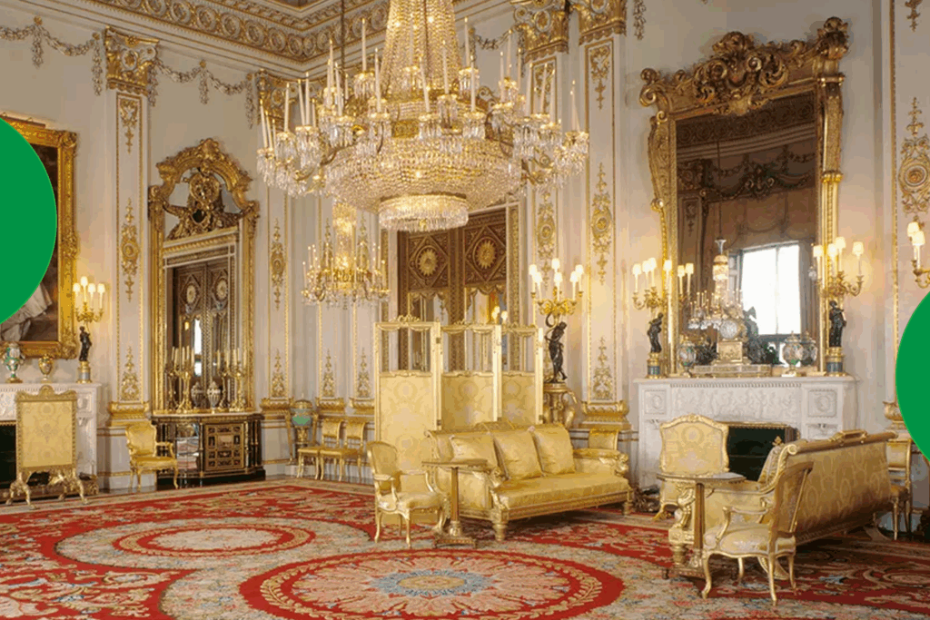 Buckingham Palace: Where Royal Waves Meet Tourist Selfies