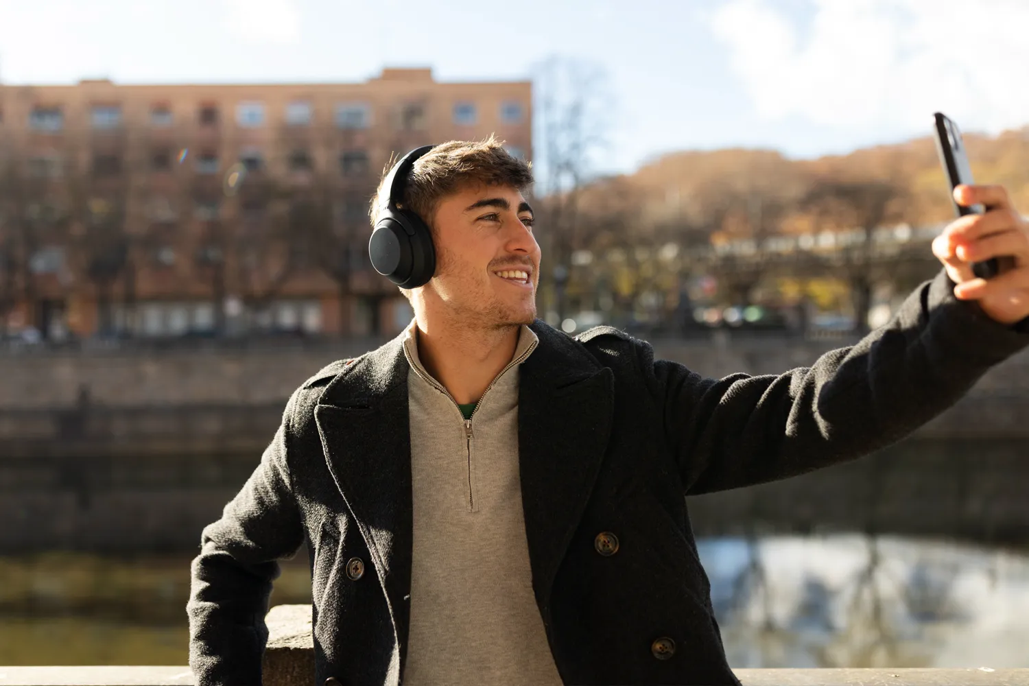 The Ultimate Guide to eSIM Talk and Data: eSIM for Call and Text While Traveling