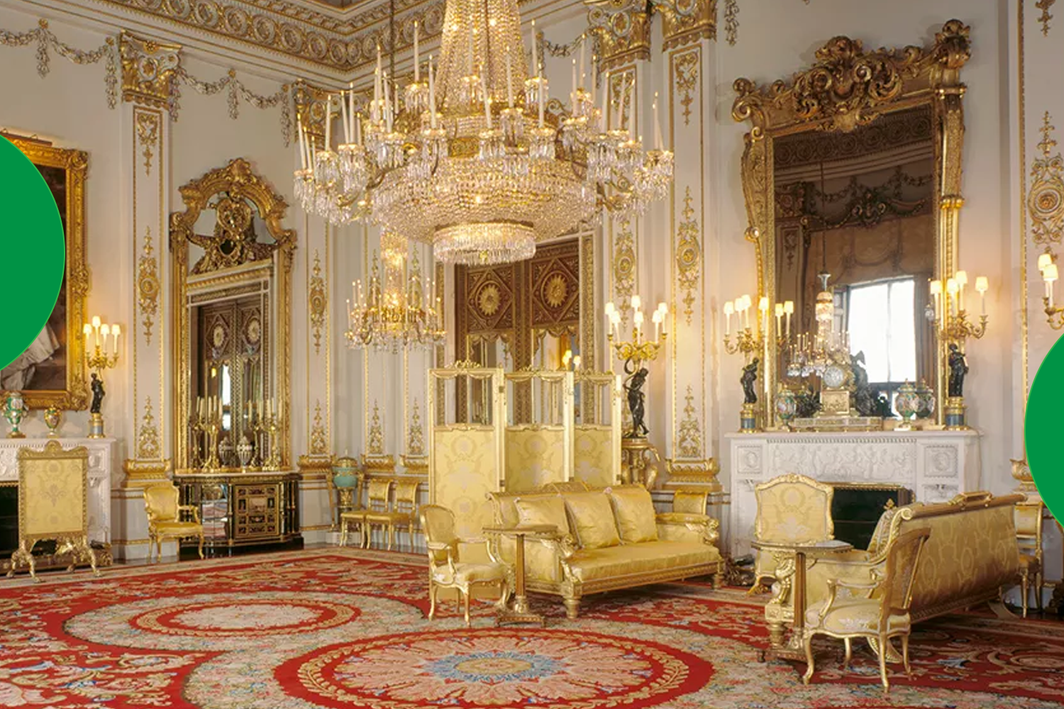 Buckingham Palace: Where Royal Waves Meet Tourist Selfies