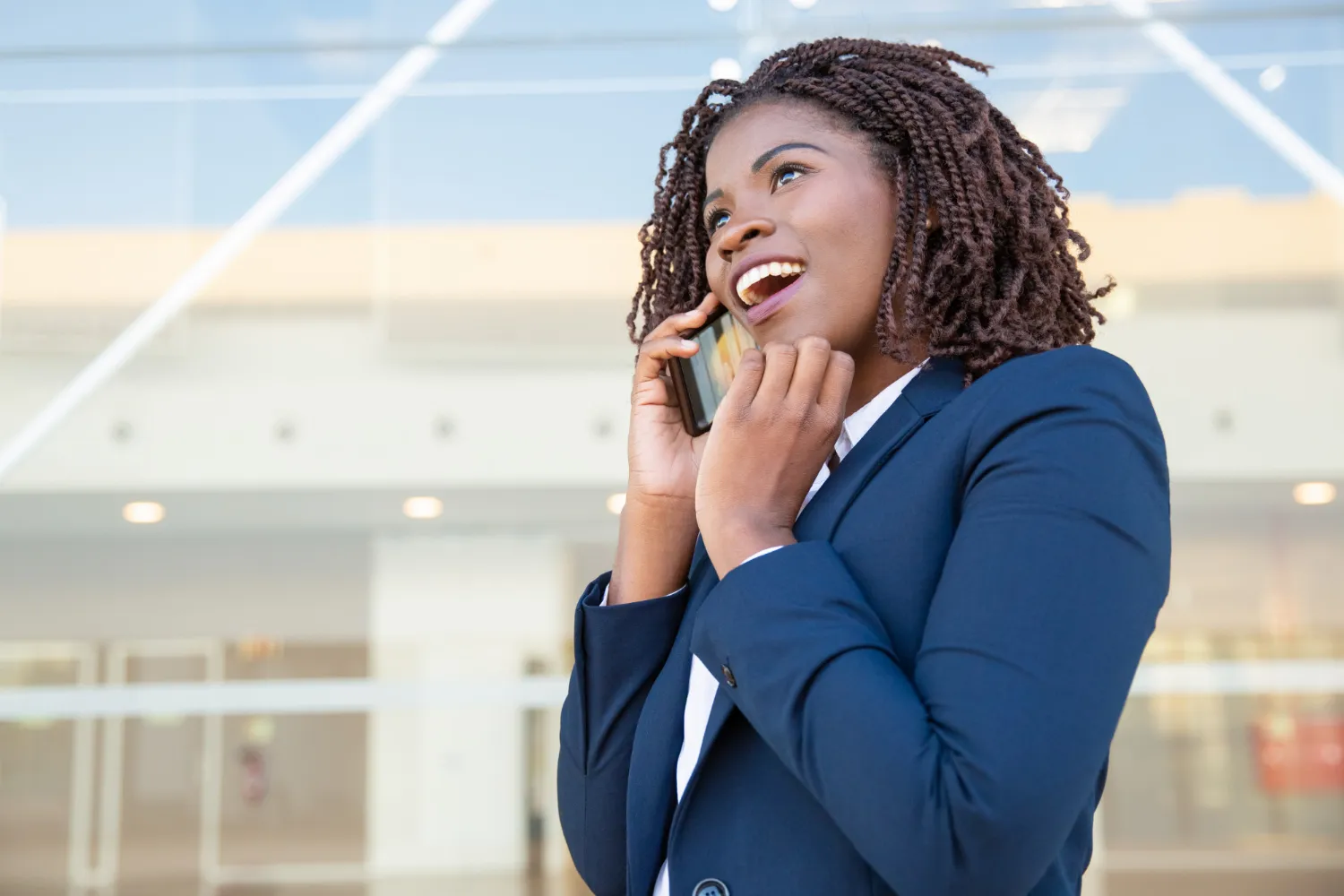 Global Connectivity Made Easy: eSIMs vs. Traditional SIM Cards